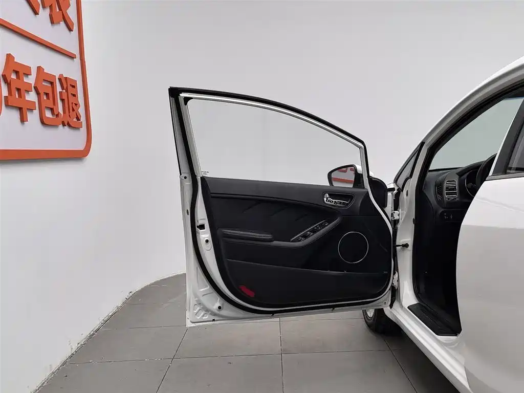 Kia K3 2016 1.6L Manual GLS фото 8