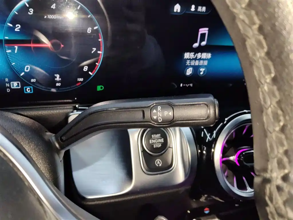 MERCEDES-BENZ GLB