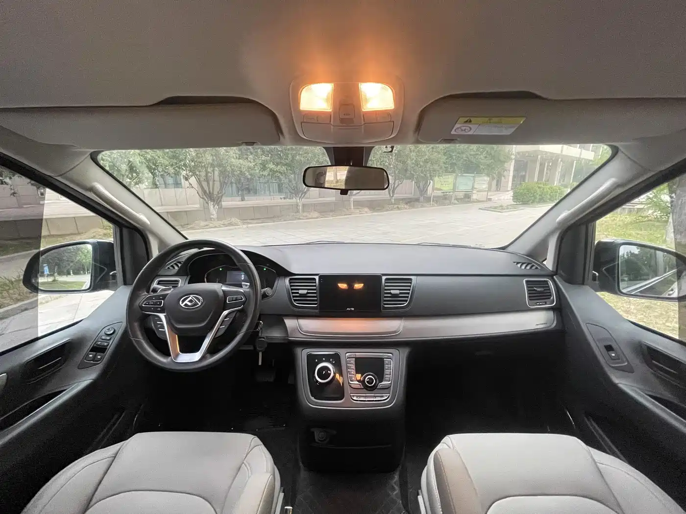 SAIC Maxus Maxus G10 2022 2.0T Auto Smart Edition Petrol 7-Seater фото 5