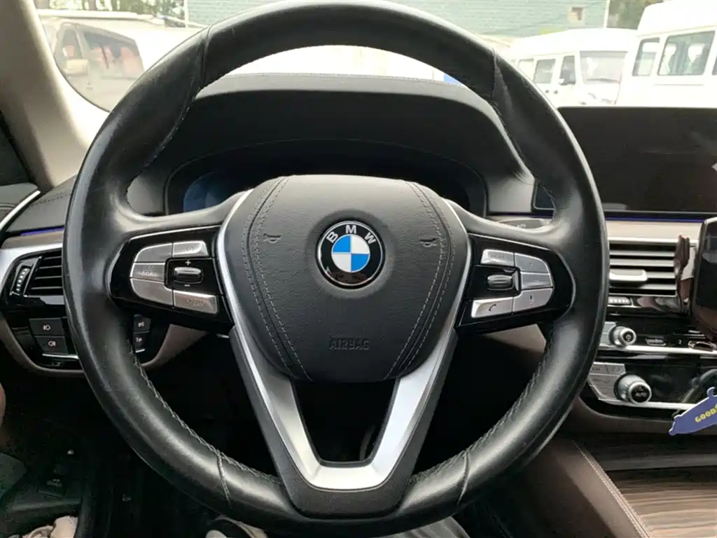BMW 5 Series New Energy 2019 530Le Luxury Package фото 4