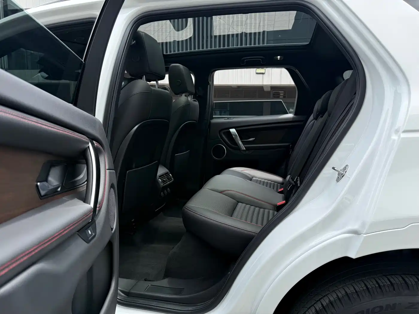Land Rover Discovery Sport 2023 249PS R-Dynamic SE Performance Technology Version фото 22