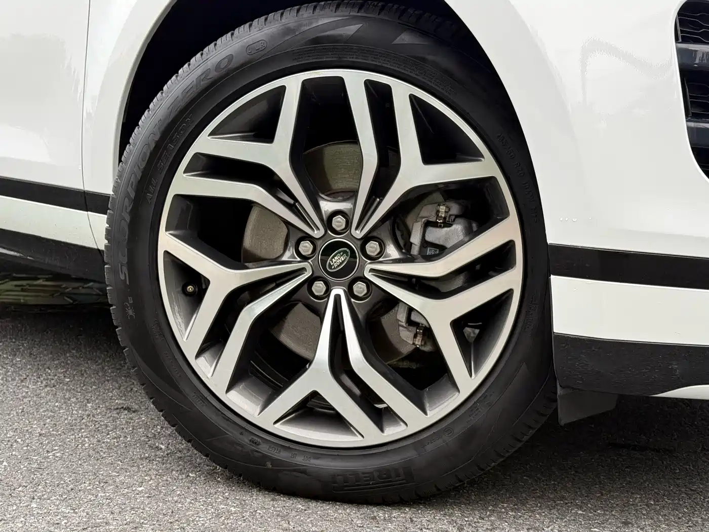 Photo 8 - Land Rover Range Rover Evoque