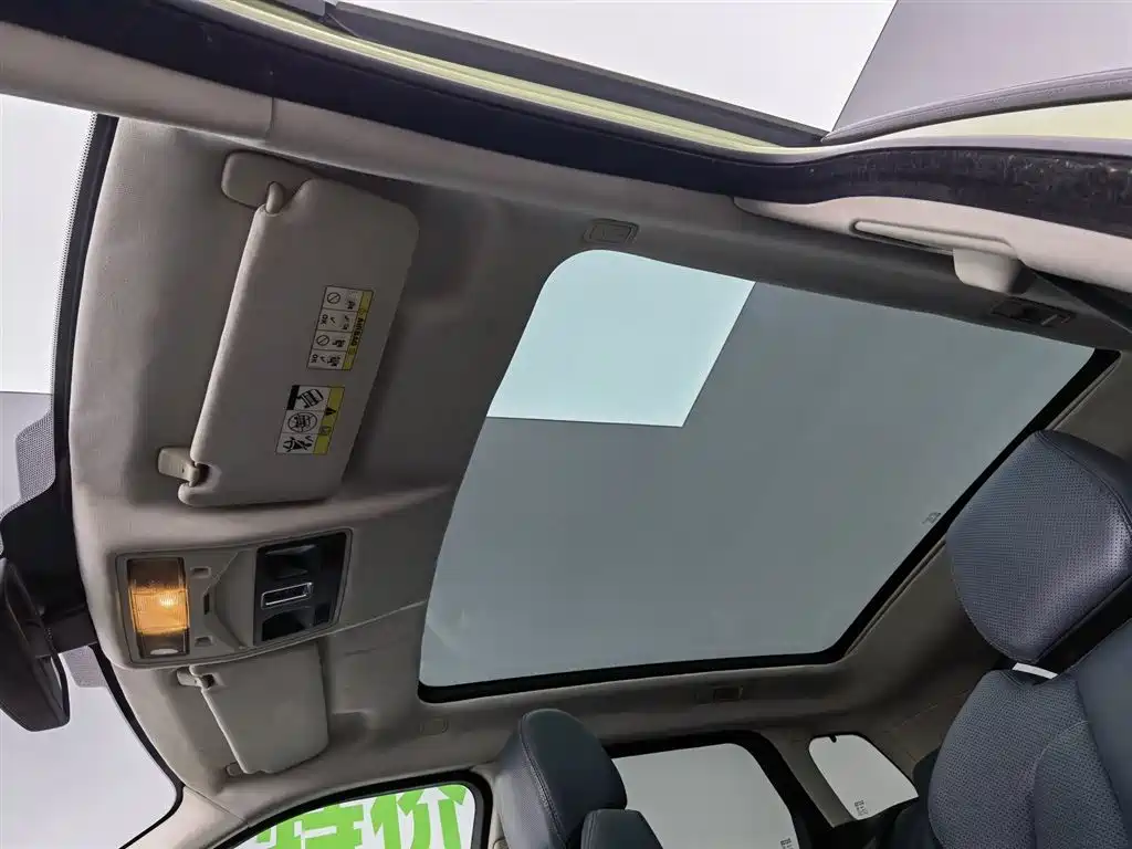 Land Rover Range Rover Evoque (Import) 2012 2.0T 5-door Dynamic Edition фото 14