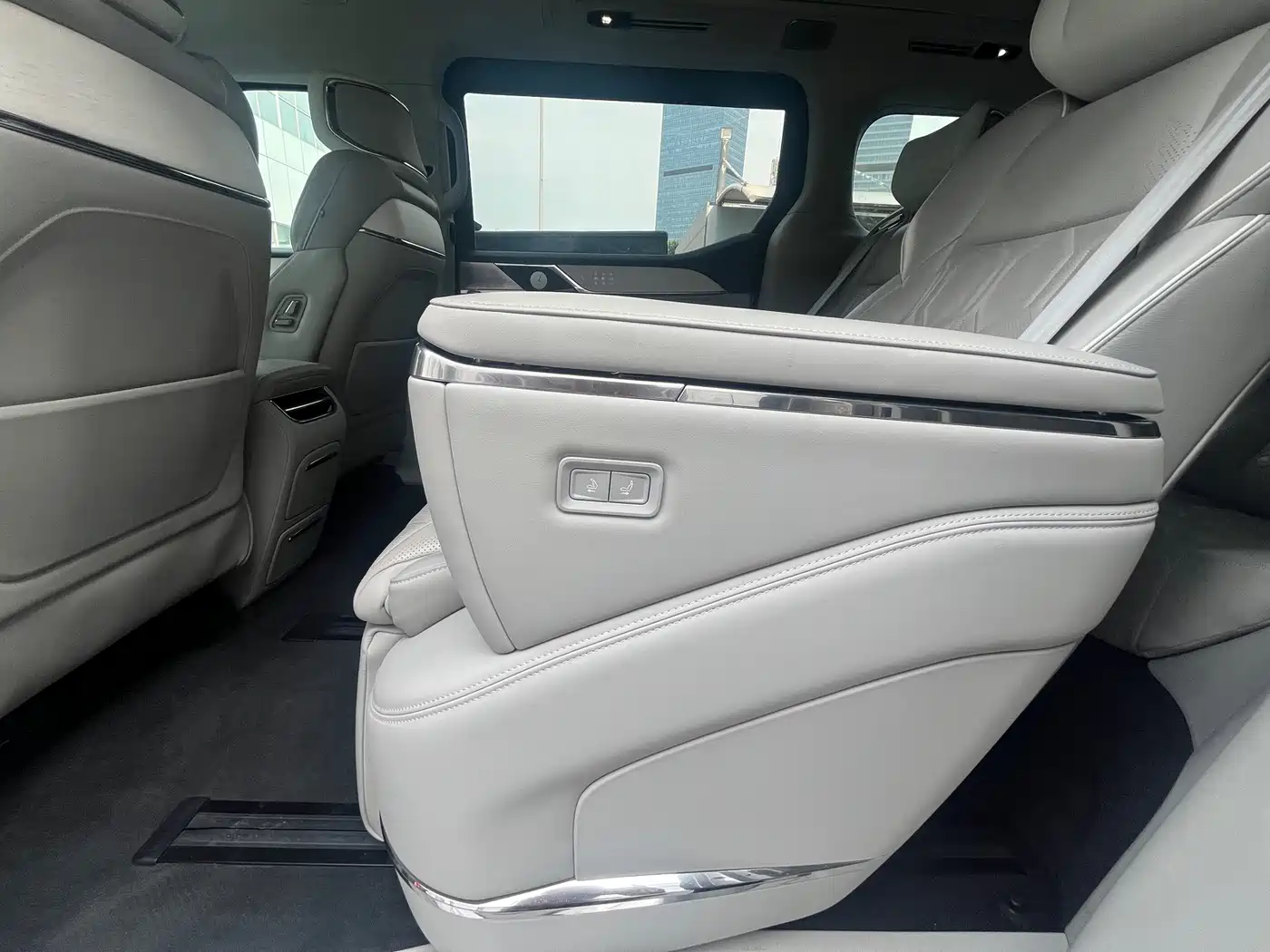 Volvo EM90 2024 2025 Ultra Six-Seater