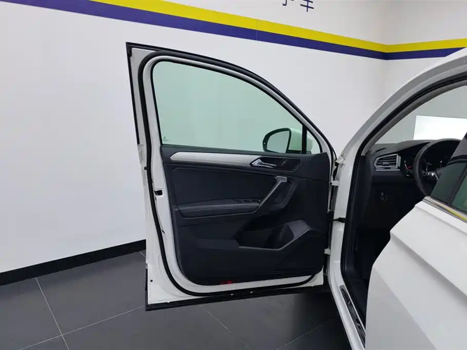 Volkswagen Tiguan L 2021 330TSI Automatic 2WD Smart фото 7