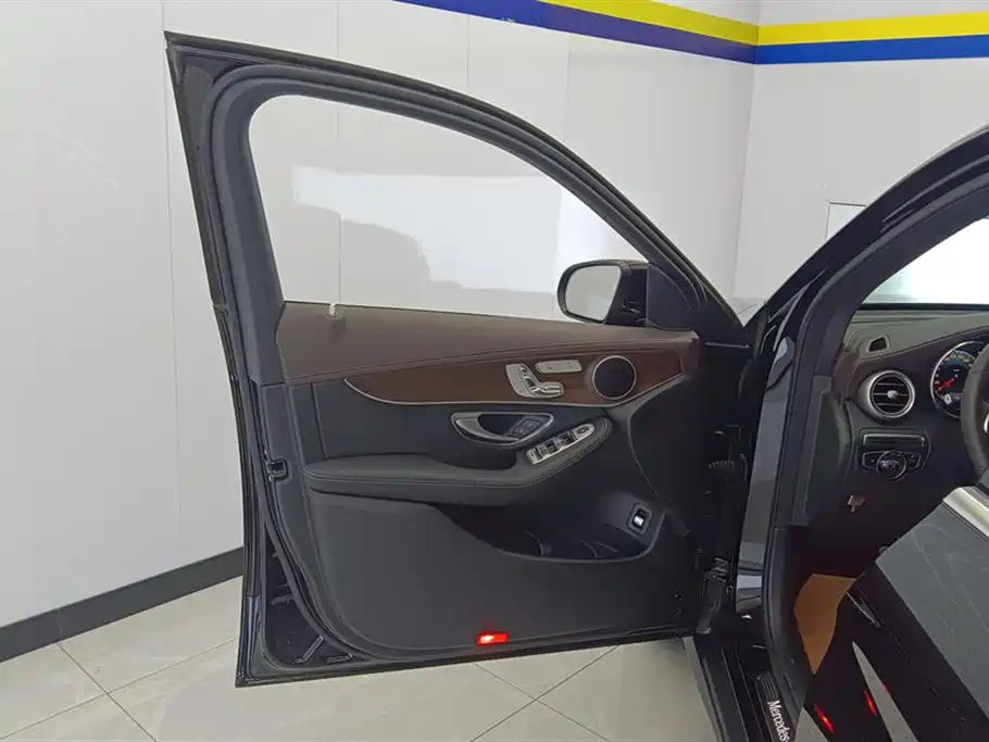 Mercedes-Benz GLC 2022 Facelift GLC 260 L 4MATIC Luxury Model фото 7