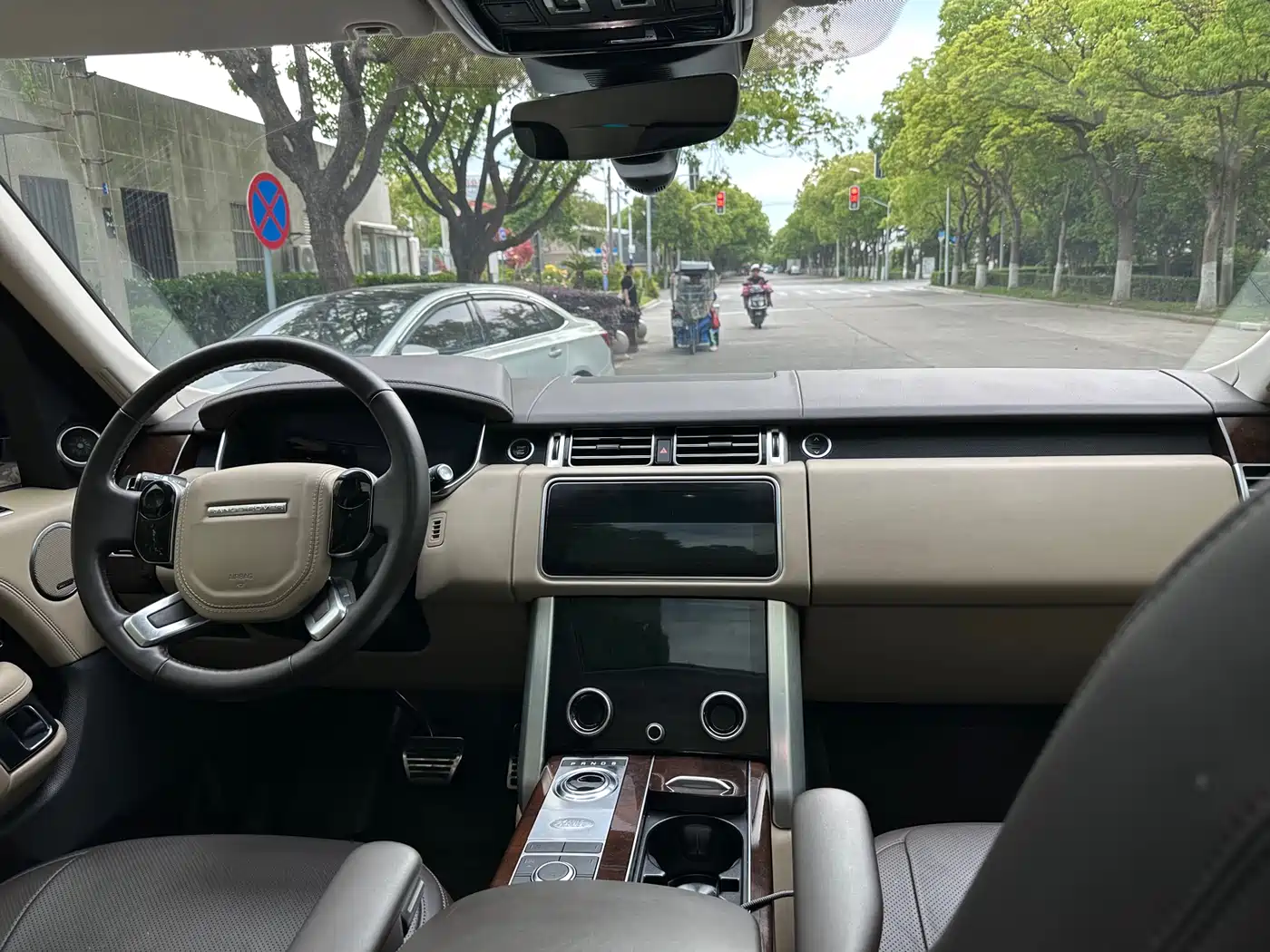 Land Rover Range Rover 2021 3.0 L6 Heritage Extended Classic Edition фото 14