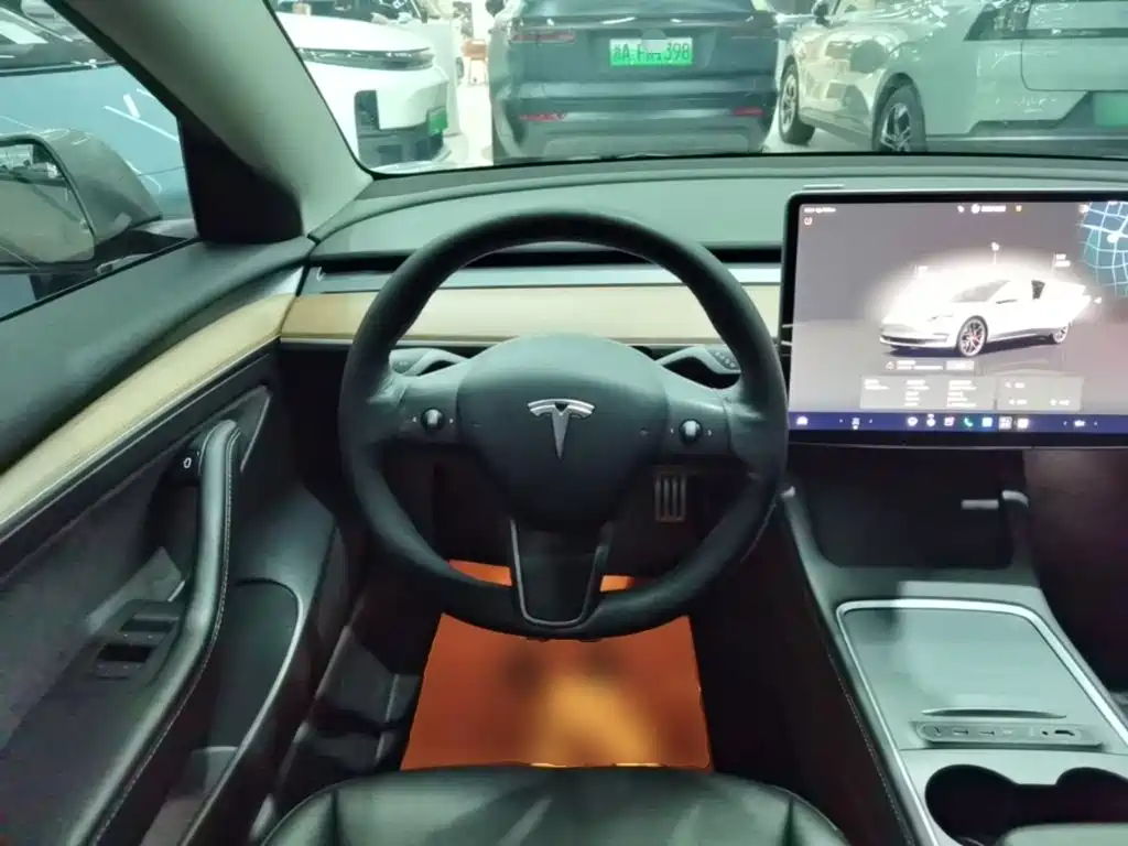 Фото 11 - Tesla Model 3
