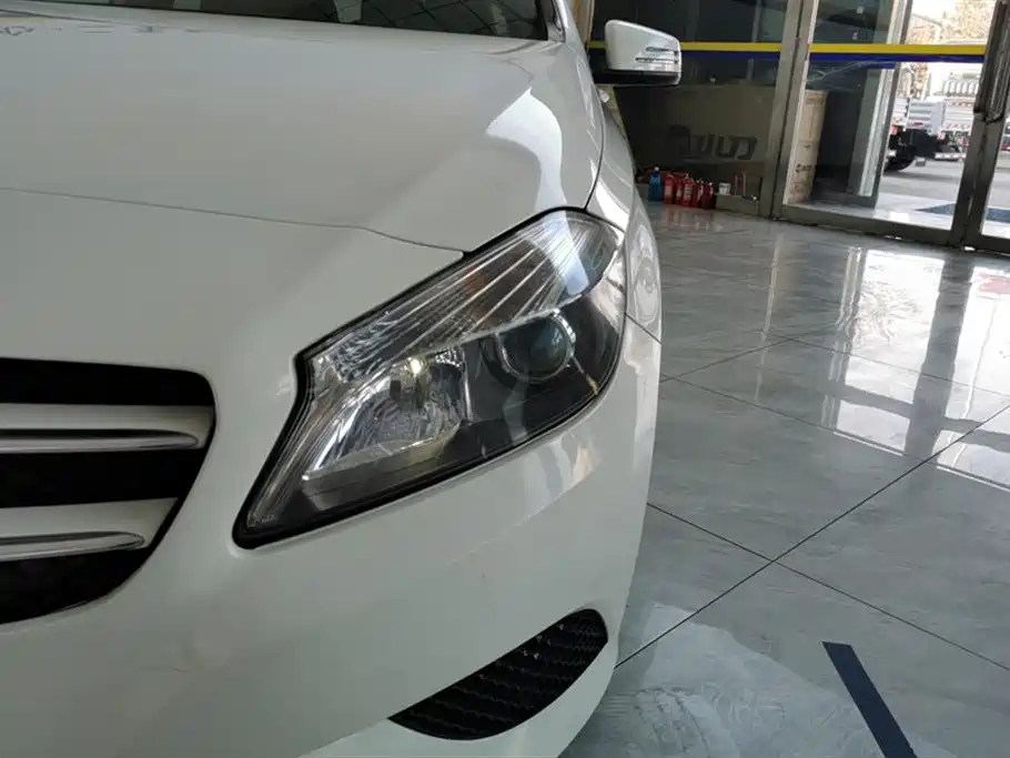 Mercedes-Benz A-Class (Import) 2015 A 180 Standard фото 5