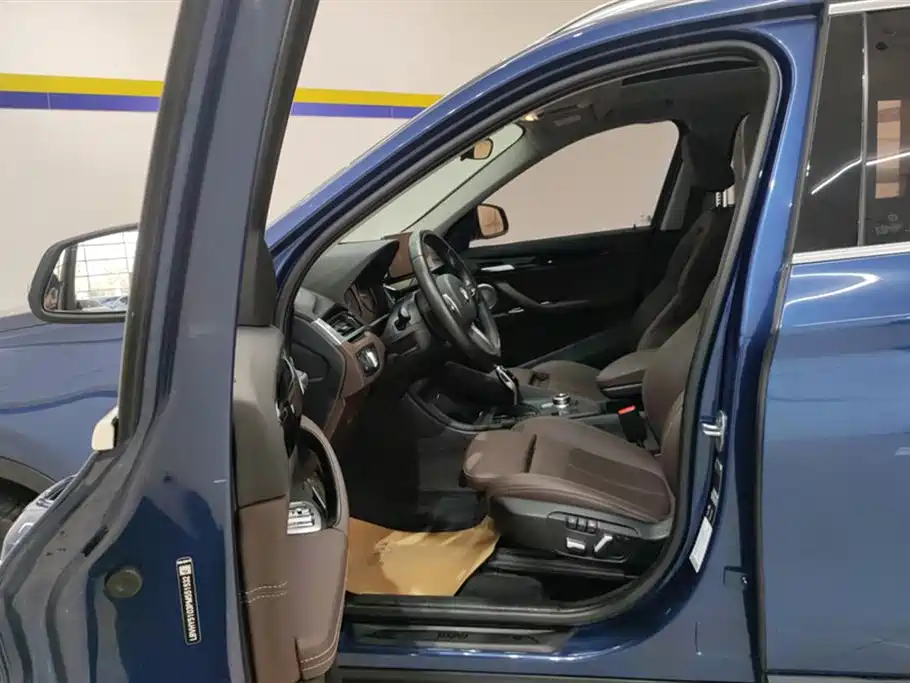 BMW X1 2022 sDrive25Li Leading фото 9