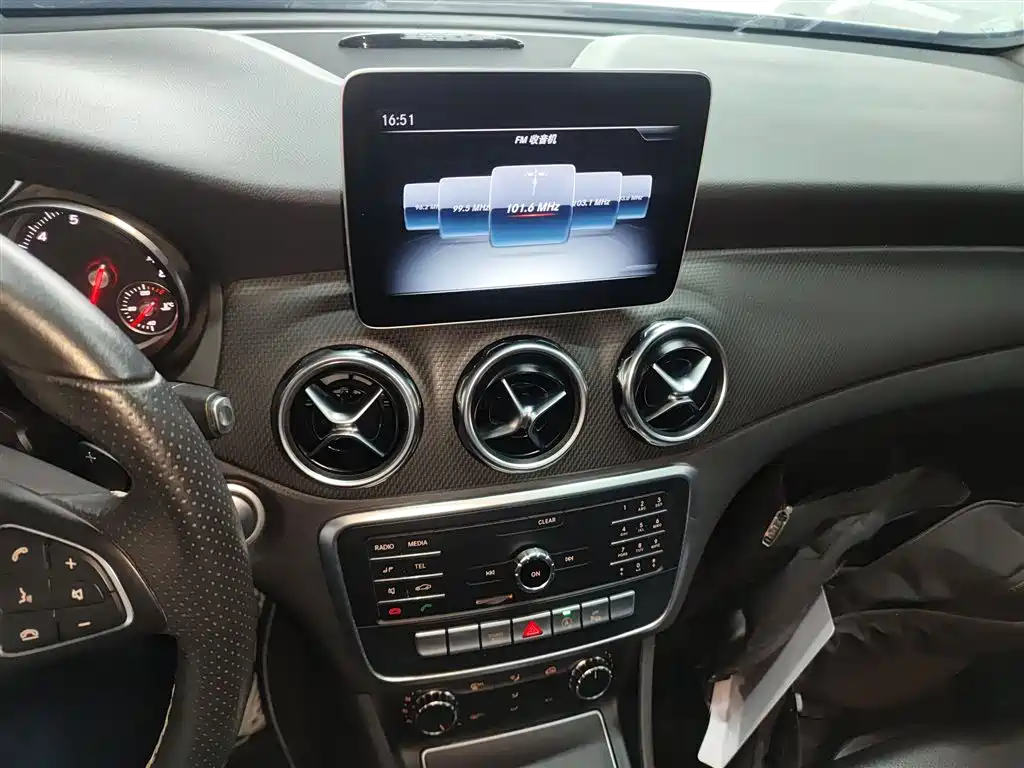 Mercedes-Benz GLA 2018 GLA 200 Dynamic фото 9