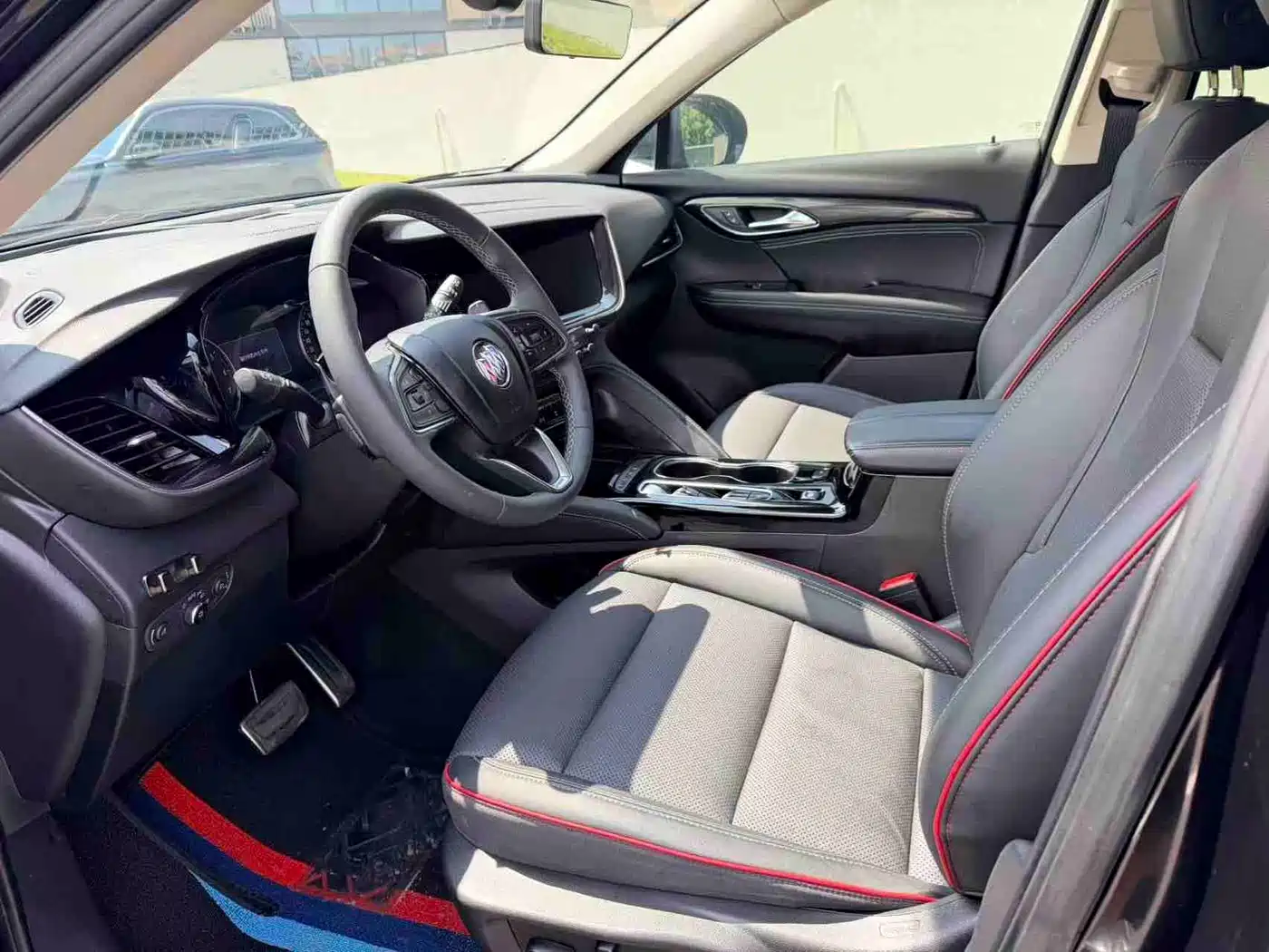 Photo 4 - Buick Envision S