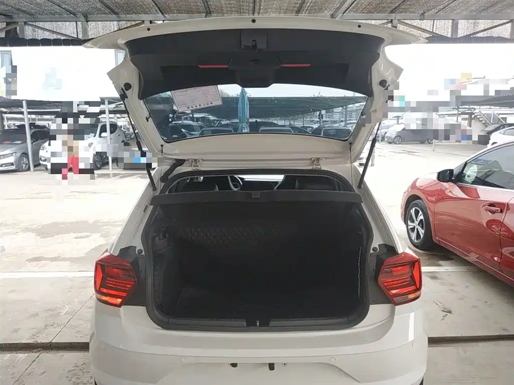 Volkswagen Polo 2019 Plus 1.5L Automatic Panorama Enjoyment Edition фото 19
