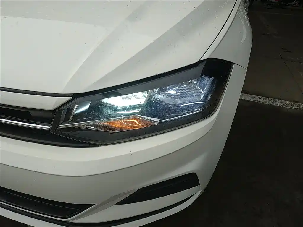 Volkswagen Polo 2019 Plus 1.5L Automatic Panorama Enjoyment Edition фото 24