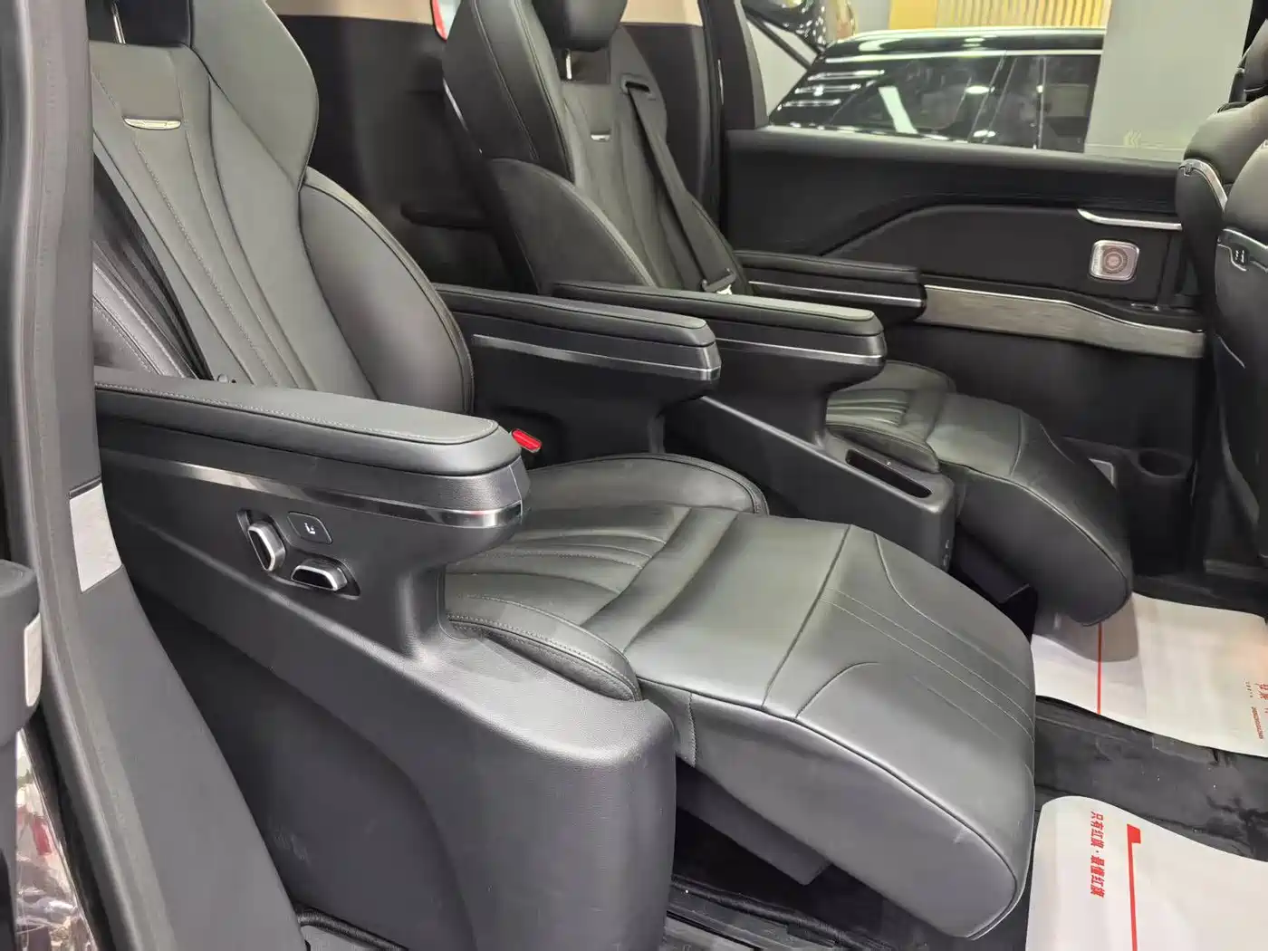 Hongqi HQ9 PHEV 2024 Model 2.0T AWD Business Edition фото 11