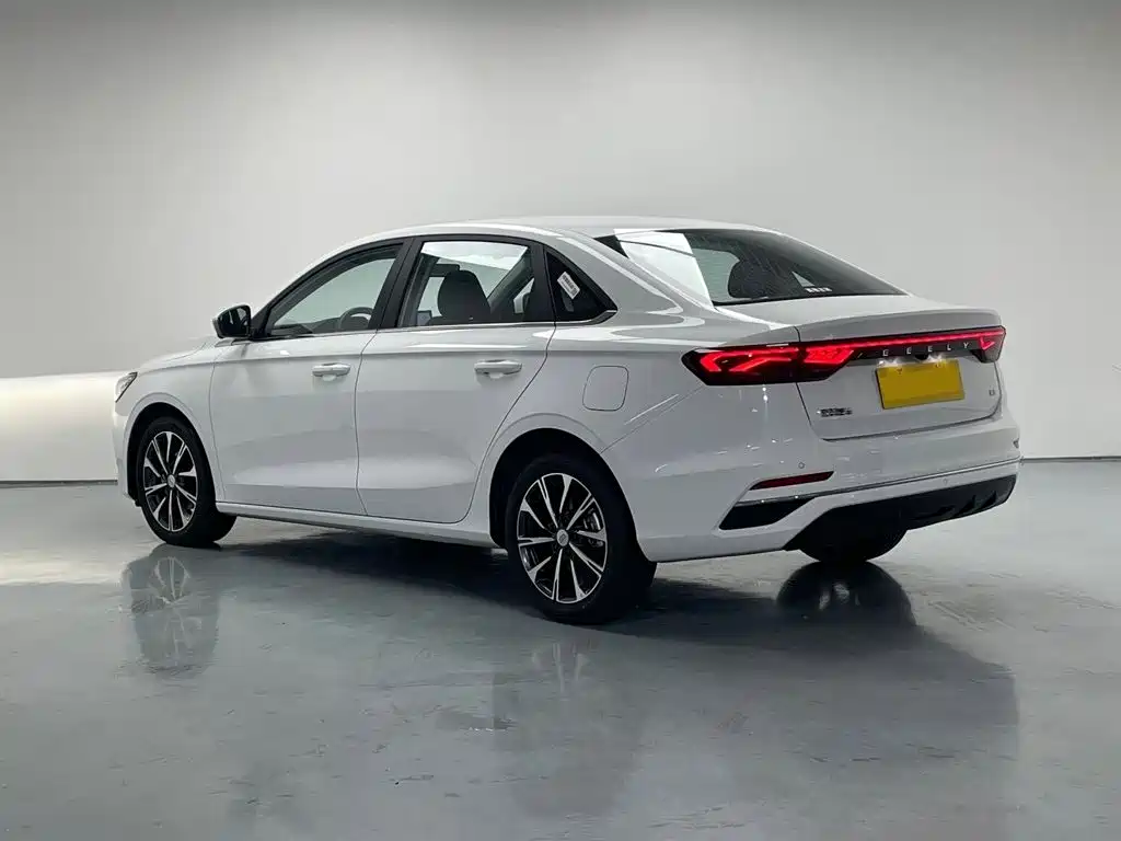 Фото 6 - Geely Emgrand