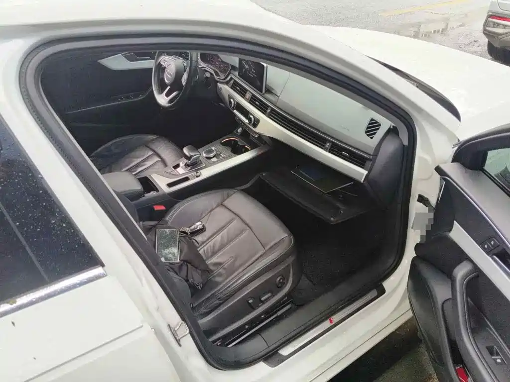 Фото 12 - Audi A4L