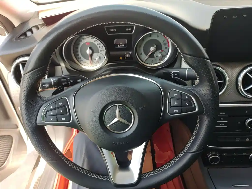 Mercedes-Benz GLA 2016 GLA 200 Dynamic фото 11