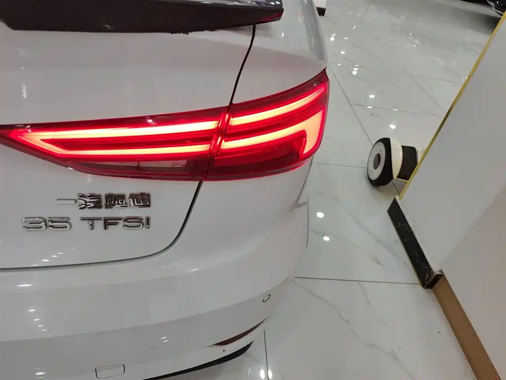 Audi A3 2018 30th Anniversary Limousine 35 TFSI Progressive фото 8