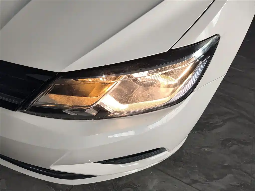 Volkswagen Lamando 2015 280TSI DSG Comfort фото 24
