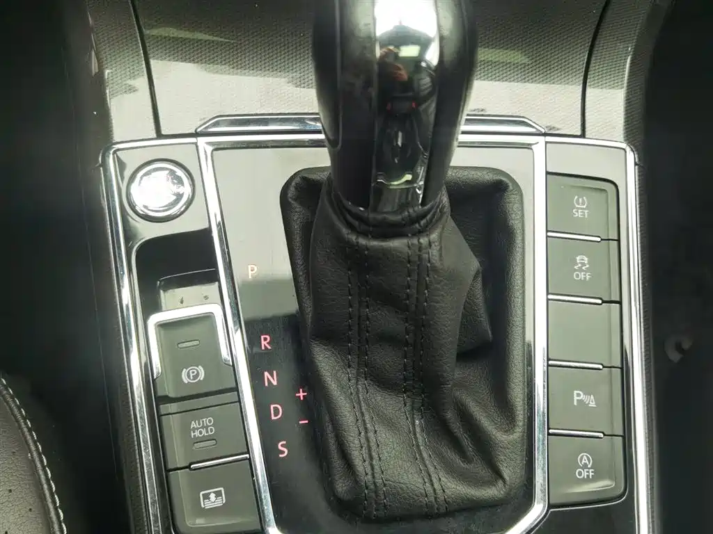Volkswagen Passat 2016 330TSI DSG Executive Edition фото 13