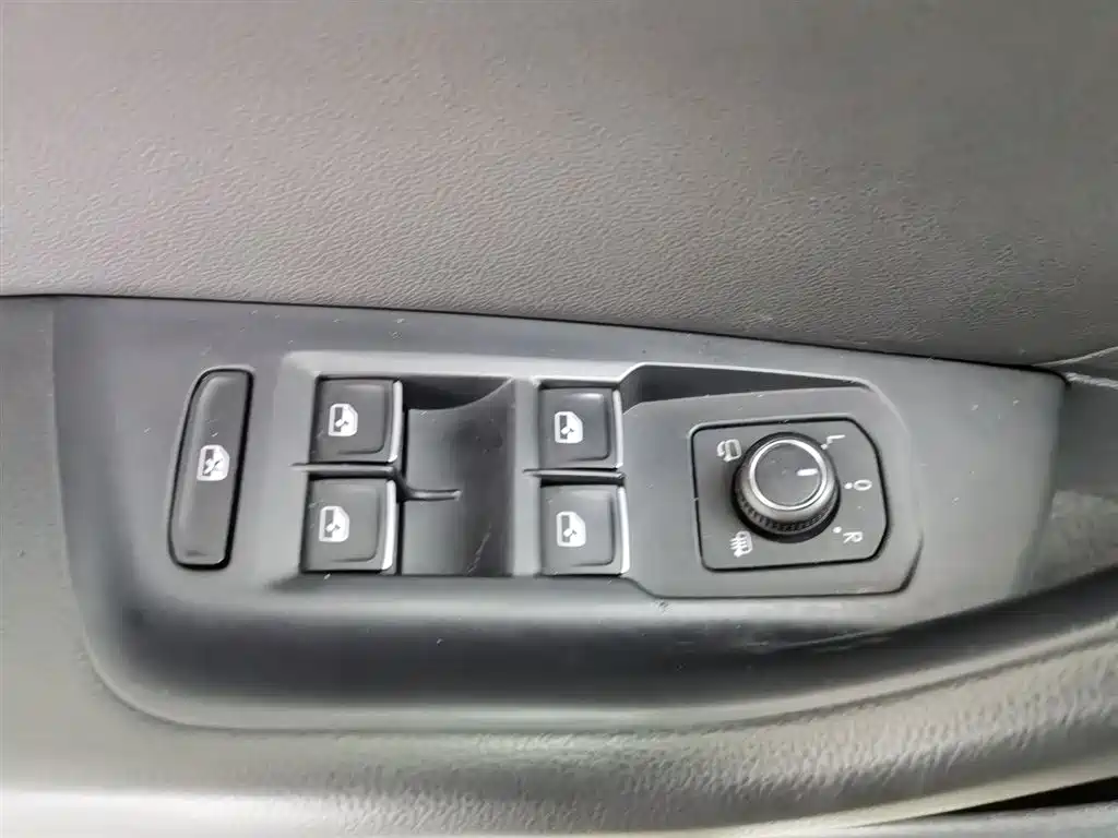 Volkswagen Magotan 2019 330TSI DSG Luxury China V фото 9