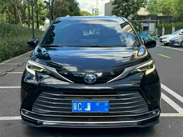Toyota Sienna 2.5L, гибрид, Премиум