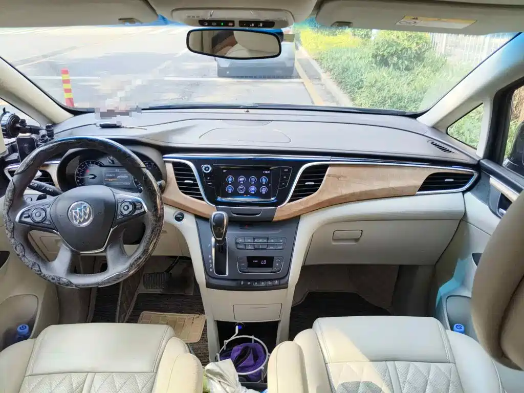Фото 12 - Buick GL8