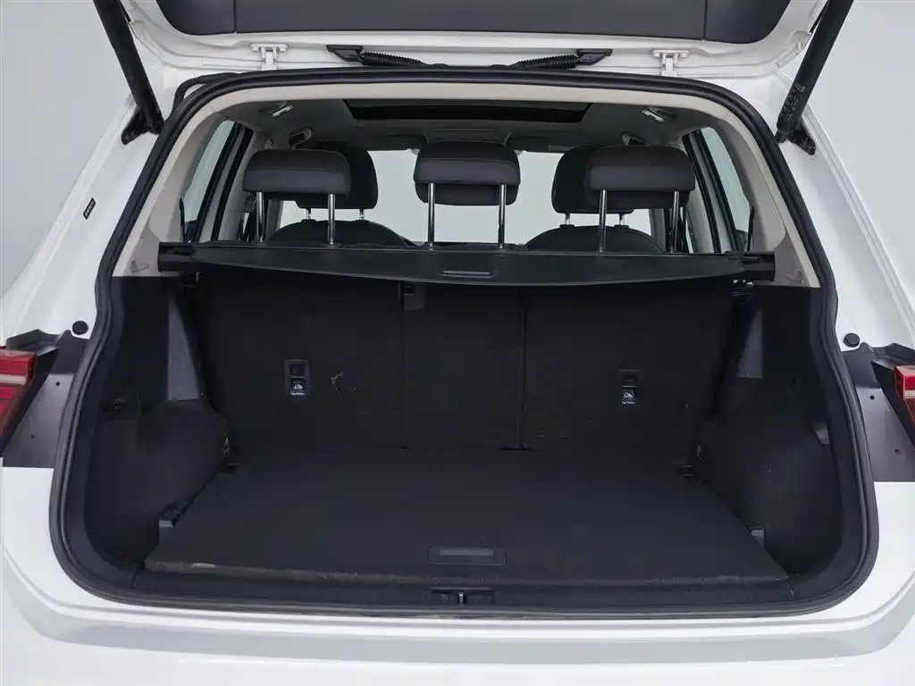 Volkswagen Tiguan L 2023 330TSI Auto 2WD R-Line Premium Edition фото 16