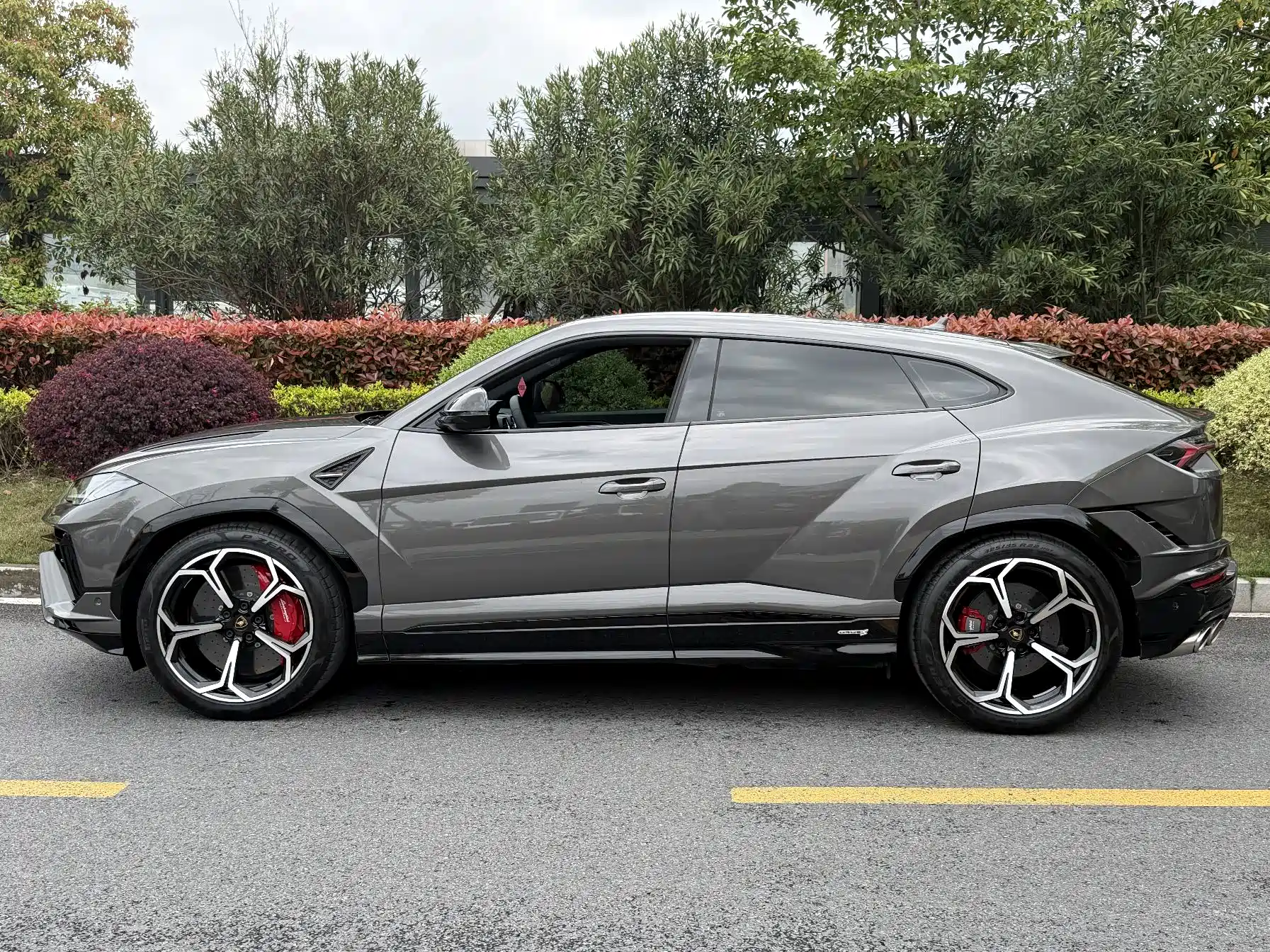 Фото 5 - Lamborghini Urus