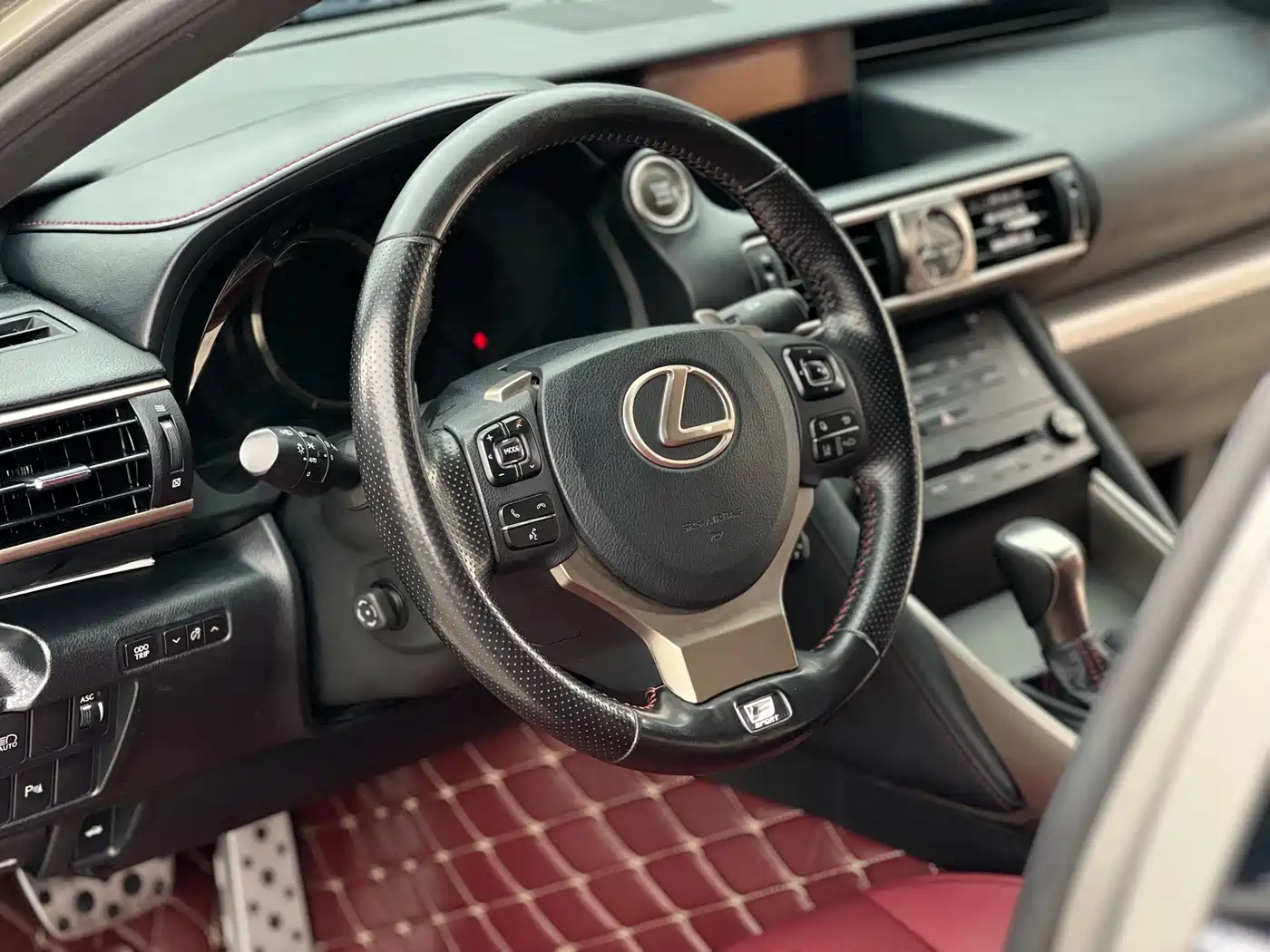 Lexus IS 2017 300 F SPORT фото 18