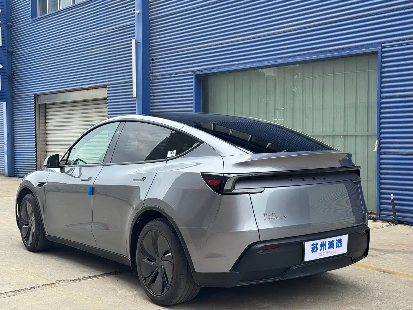 TESLA MODEL Y
