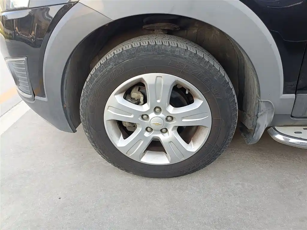 Chevrolet Captiva 2015 2.4L 2WD Urban Edition 5-seater фото 21