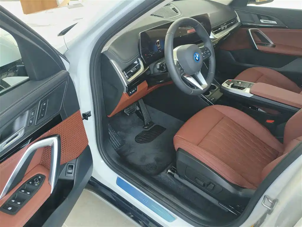 BMW iX1 2023 eDrive25L X Design Package фото 12
