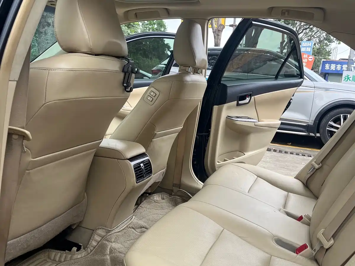 Toyota Camry 2015 2.0G Leading Edition фото 5