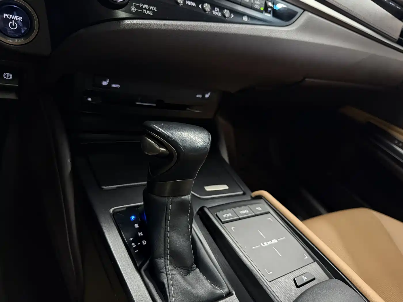 Lexus ES 2020 Model 300h Excellence Edition фото 17