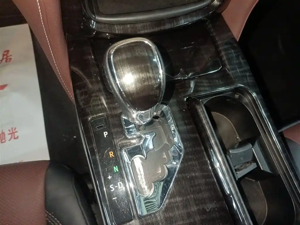 Toyota Crown 2017 2.0T Sport Edition фото 14