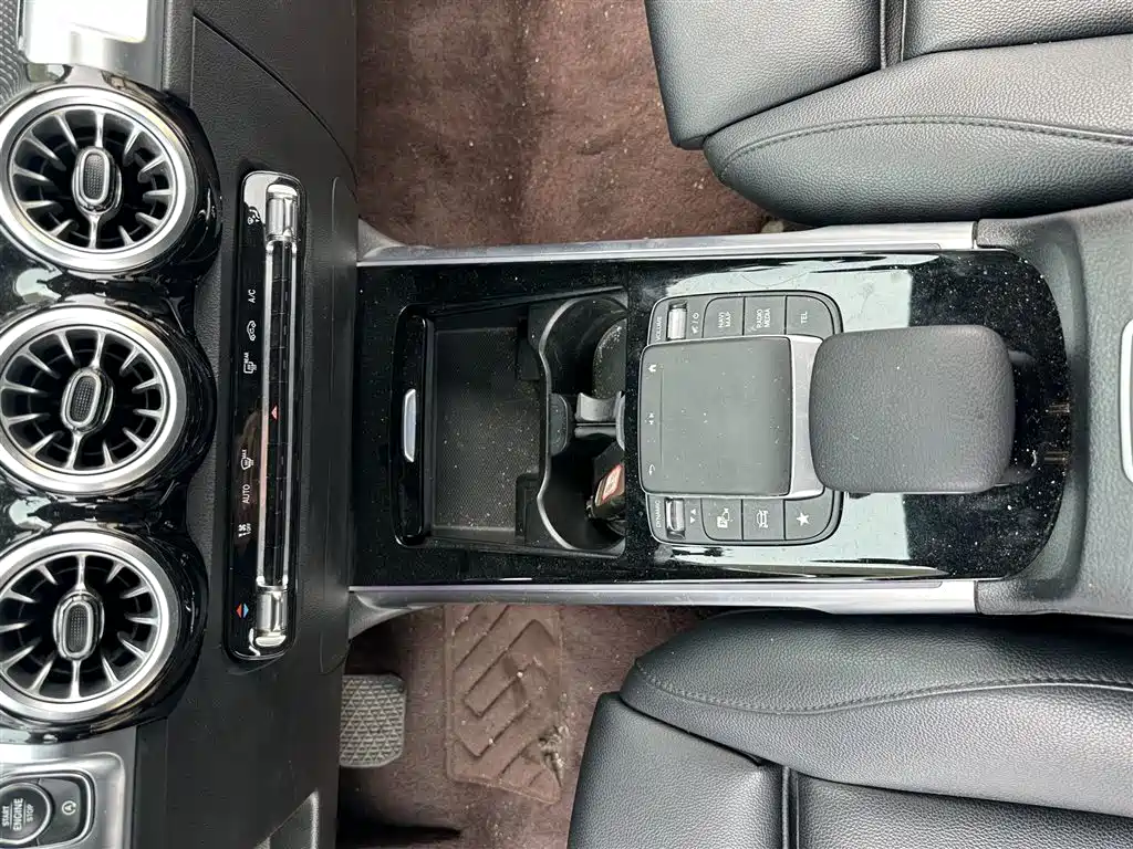 MERCEDES-BENZ GLB