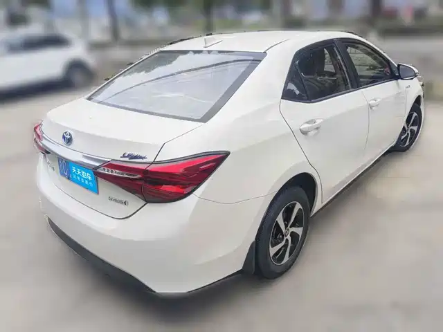 Toyota Levin 2017 Facelift Hybrid 1.8H GS E-CVT Elite Sunroof Edition China V — фото 2