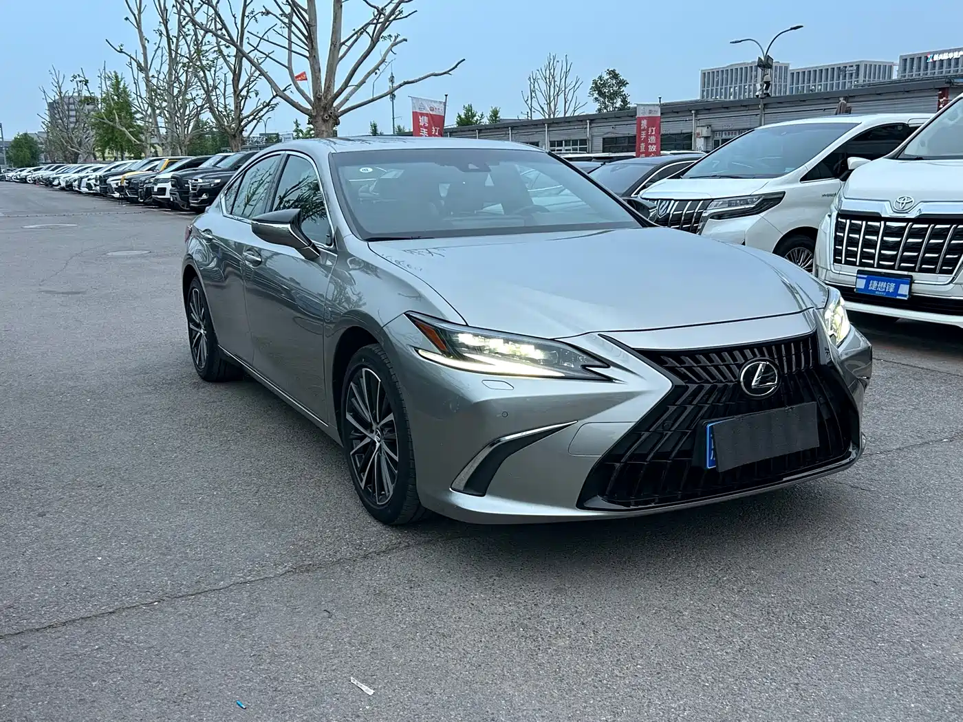 Lexus ES 2022 300h Ultimate Edition фото 3