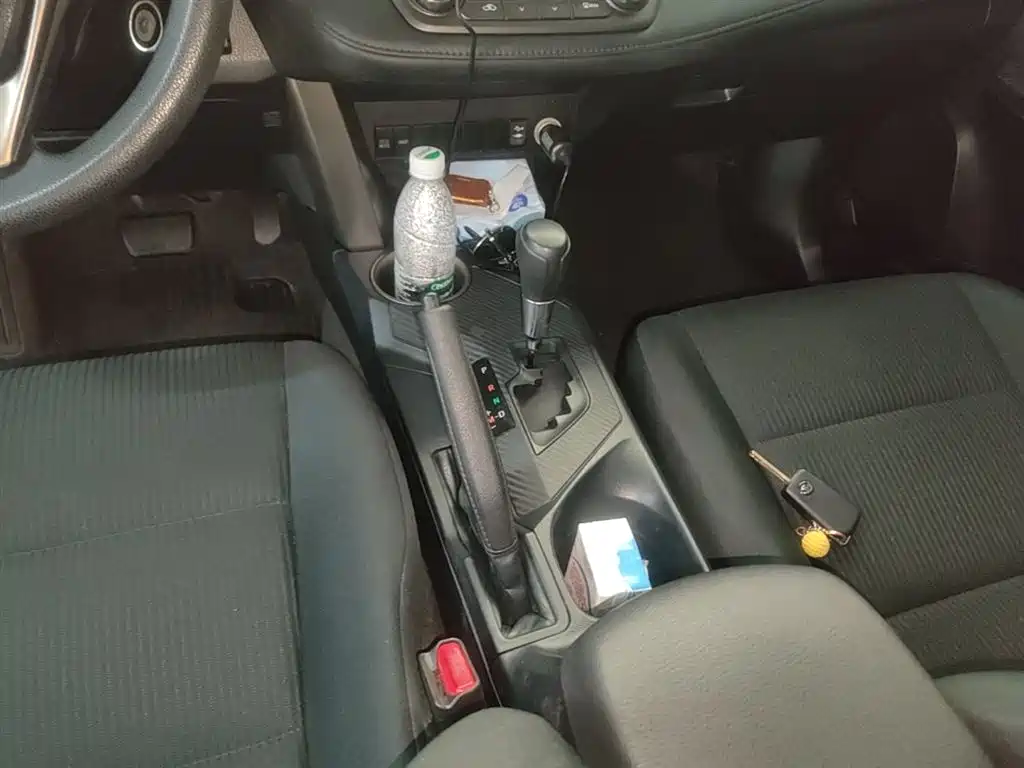 Toyota RAV4 Rongfang 2015 2.0L CVT 2WD Trend Edition фото 14