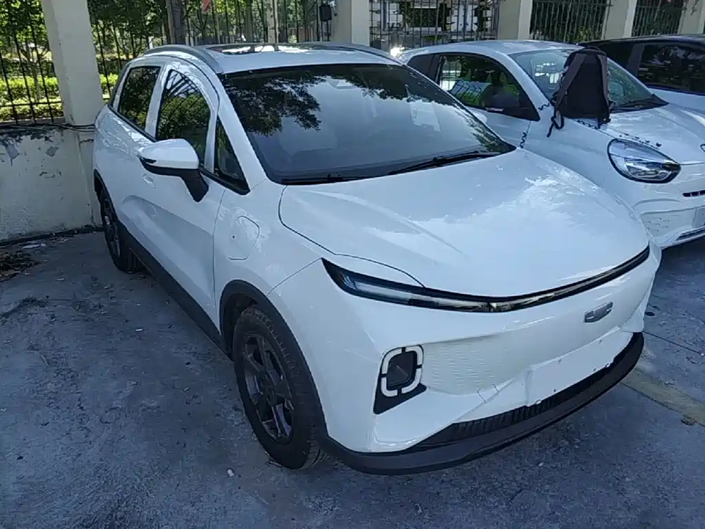 Фото 4 - Geely Geometry E Firefly