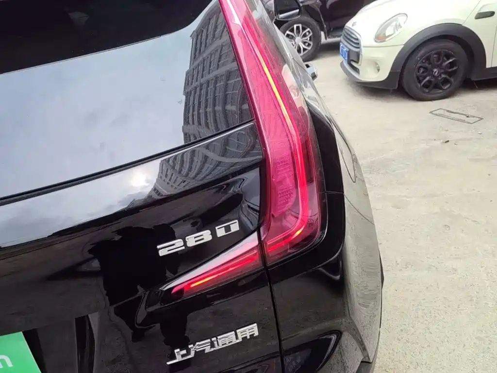 Фото 8 - Cadillac XT4