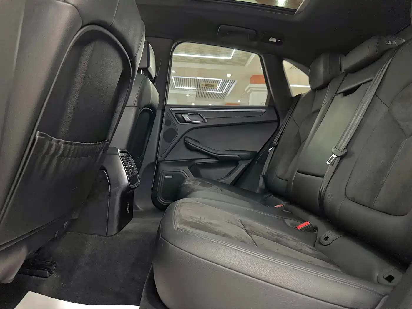 Porsche Macan 2017 Macan 2.0T фото 8