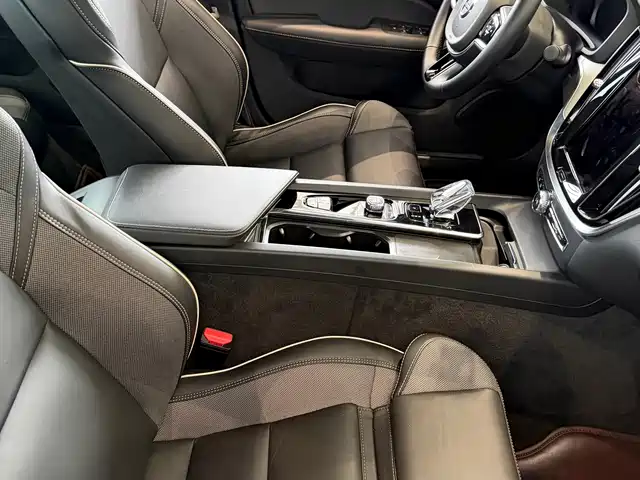 Volvo S60 2025 B5 Elegance Sport Edition — фото 3