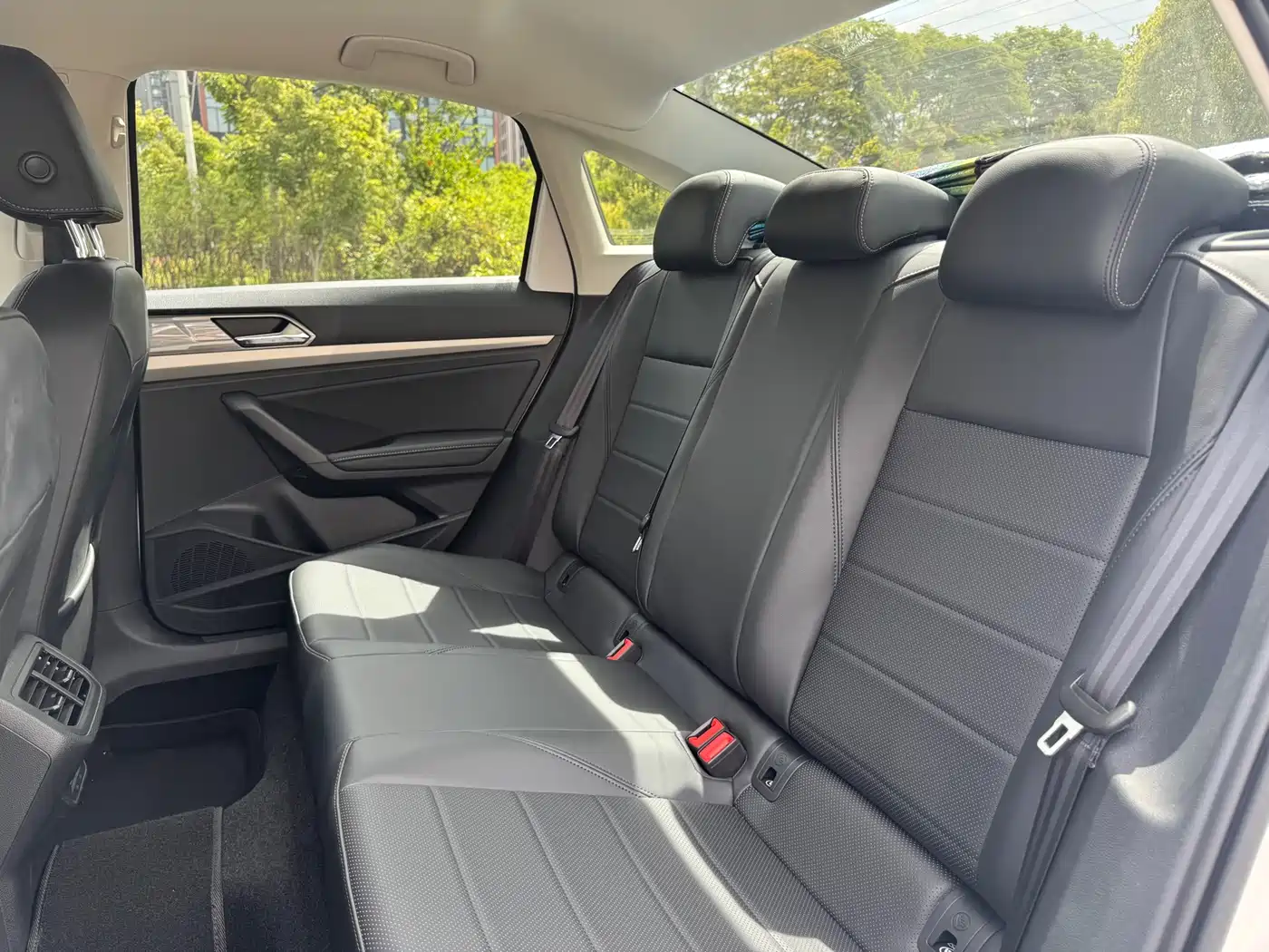 Volkswagen Lavida 2021 1.5L Auto Comfort Edition фото 14