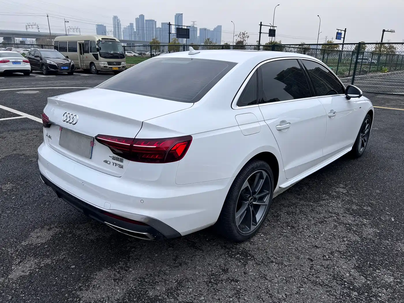 Audi A4L 2022 40 TFSI Fashion Dynamic фото 2