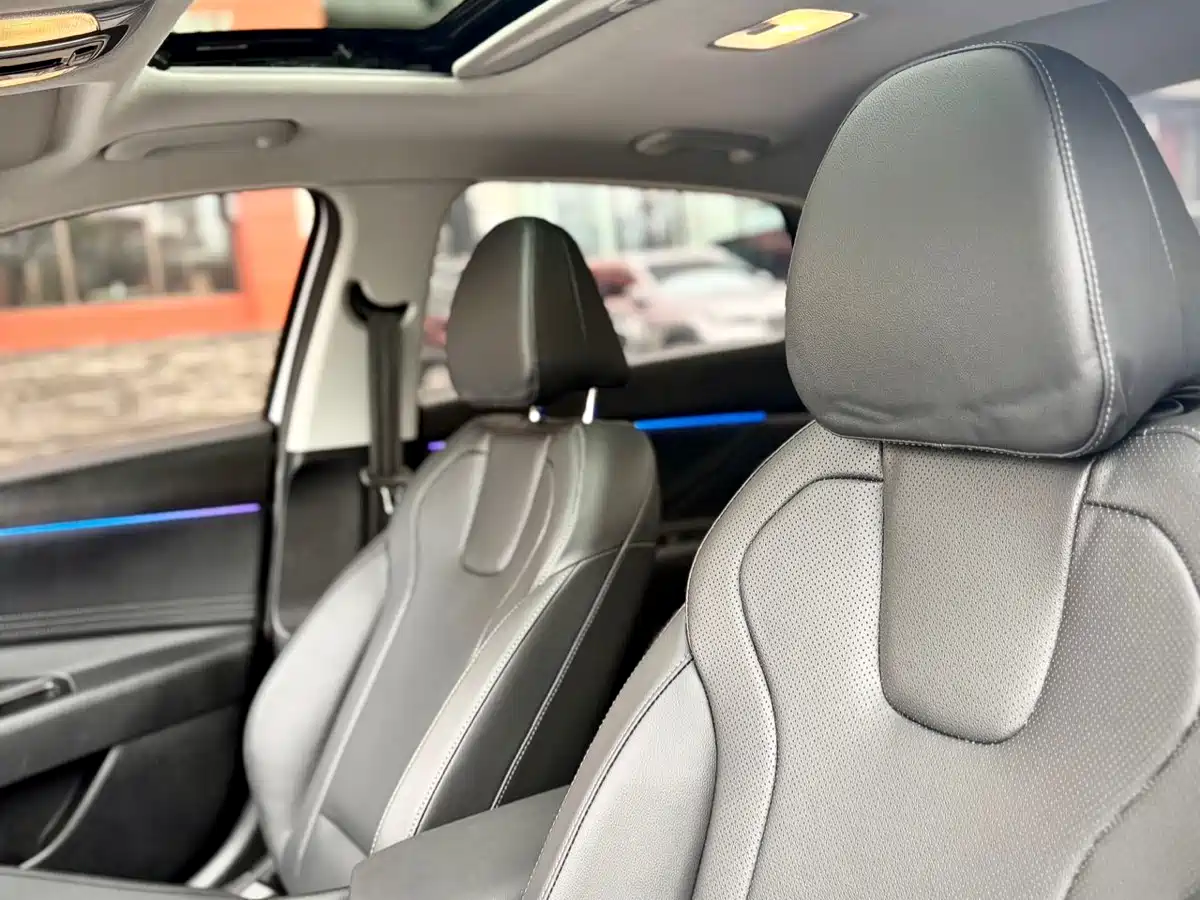 Hyundai Elantra 2023 Model 1.5L CVT LUX Premium Edition фото 17