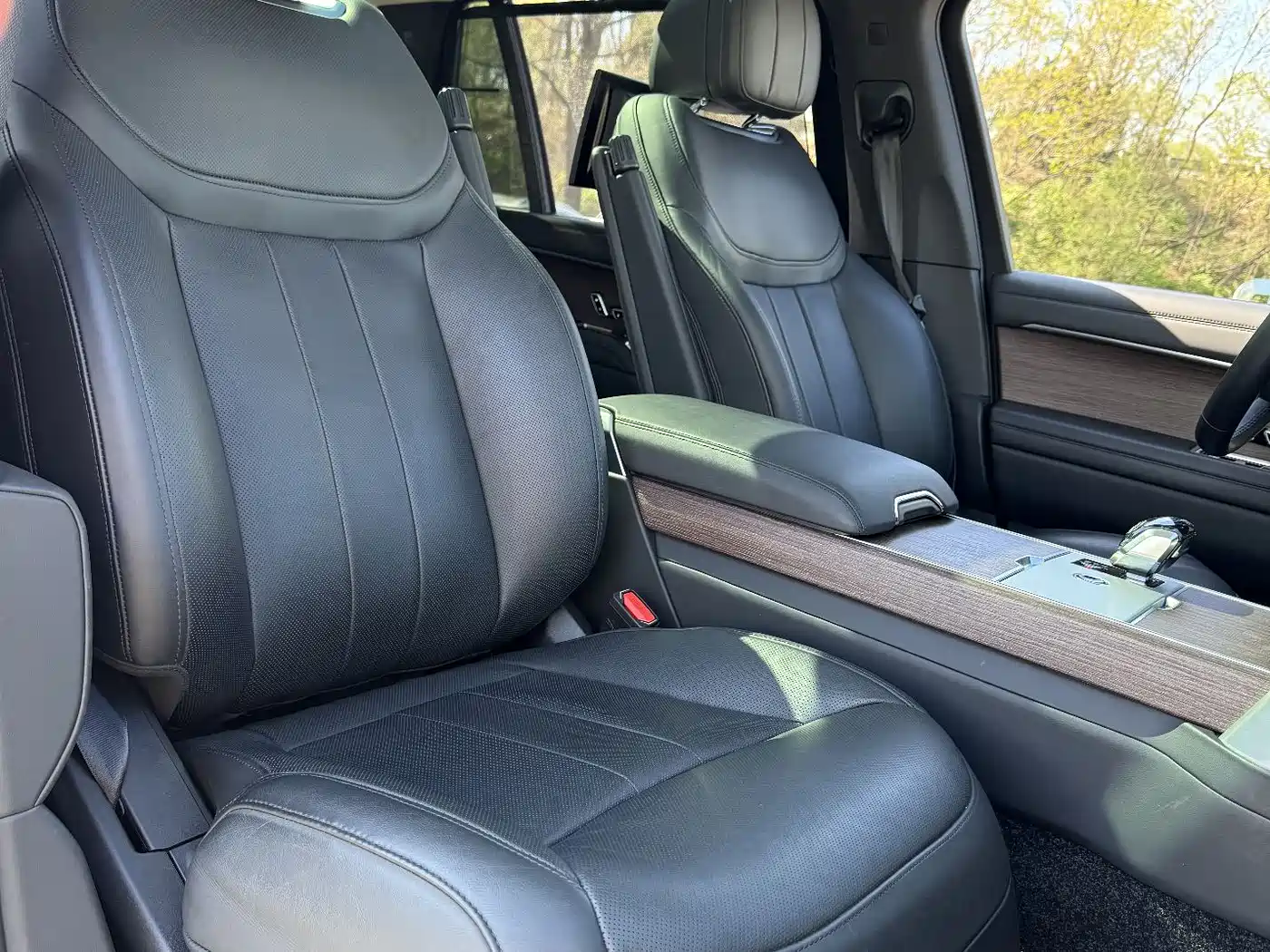 Land Rover Range Rover 2024 3.0 L6 400PS Genesis Extended фото 20