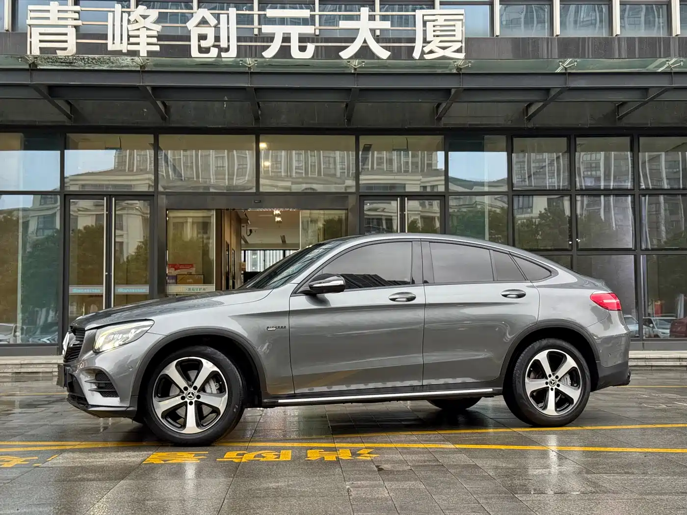 Mercedes-Benz GLC Coupe 2019 GLC 200 4MATIC Coupe SUV